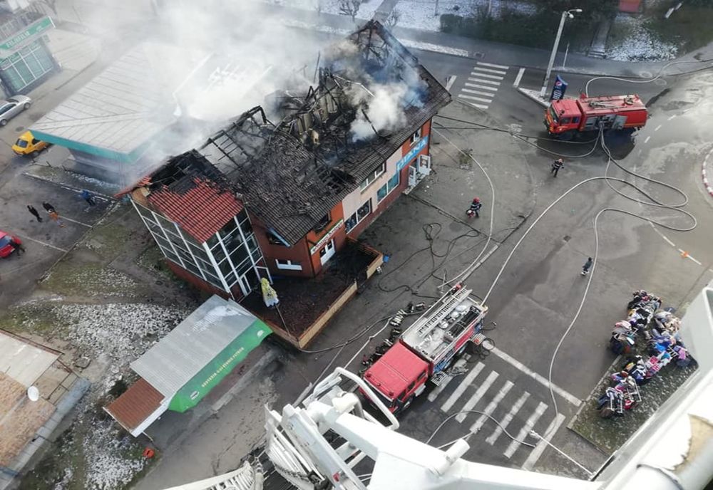 Incendiu de proporţi în prima zi a anului 2020 în Petroşani
