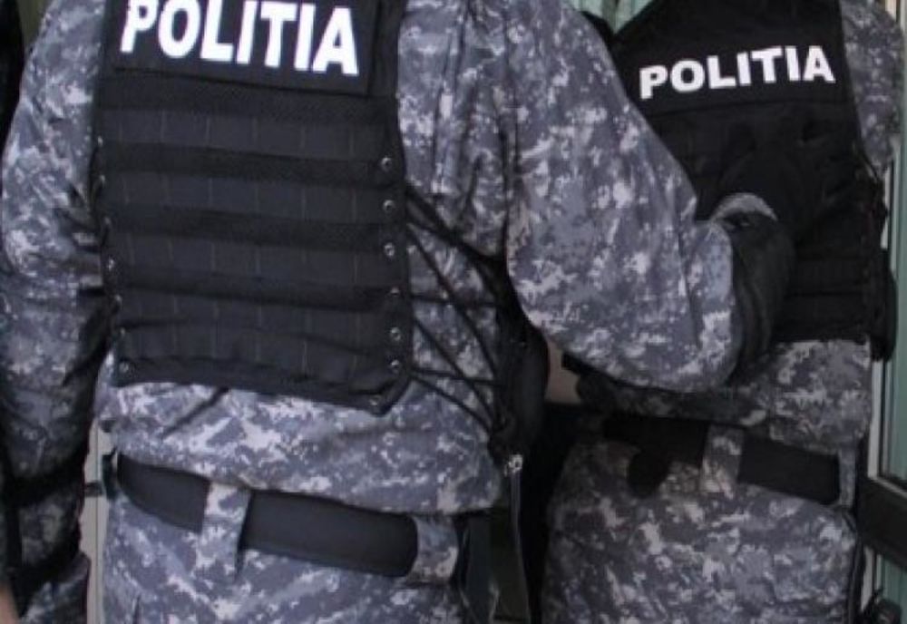 Doi tineri au fost reţinuţi de poliţişti pentru furt calificat