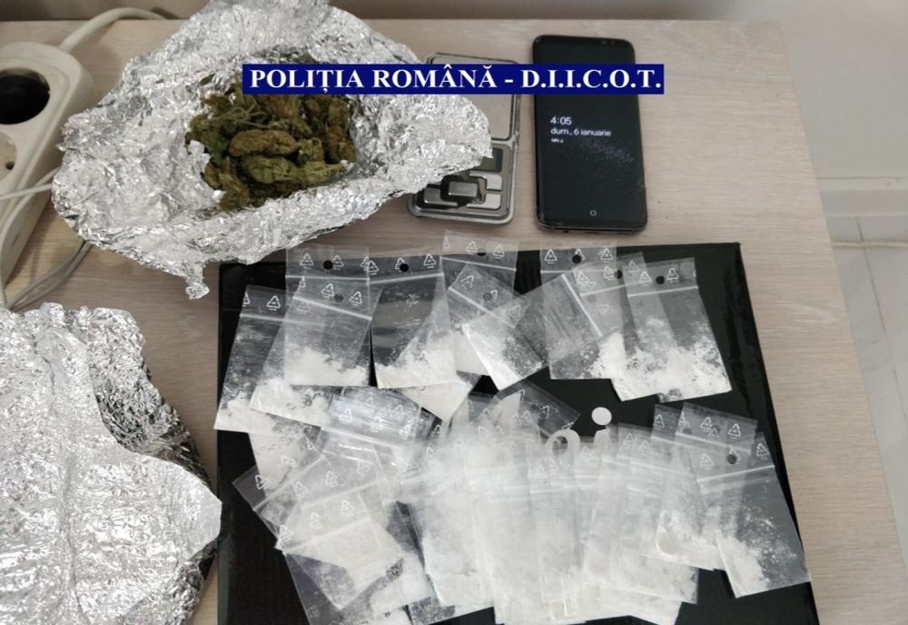 Arestați pentru trafic cu droguri de mare risc