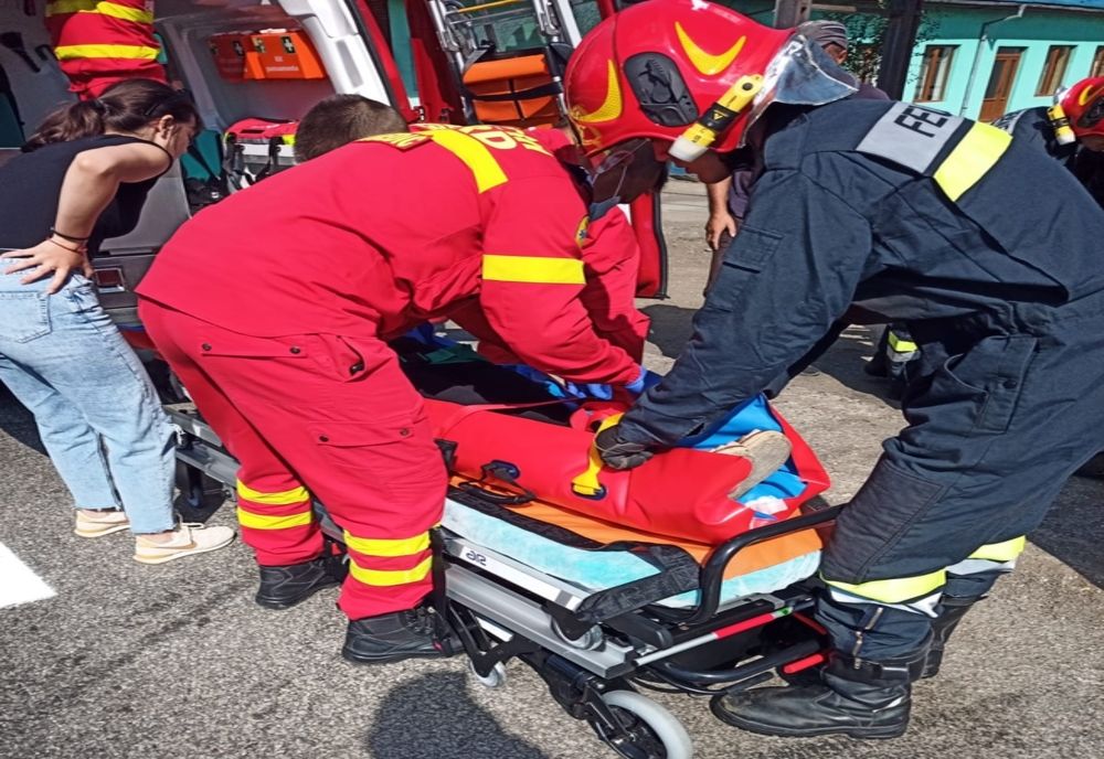 Bărbat lovit de mașină, după ce a traversat prin loc nepermis