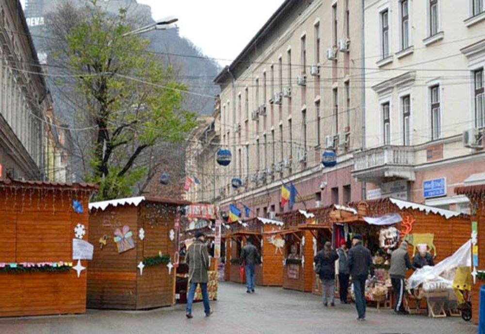 Căsuțele din lemn de la târgul de Crăciun, folosite și în piețele din Deva
