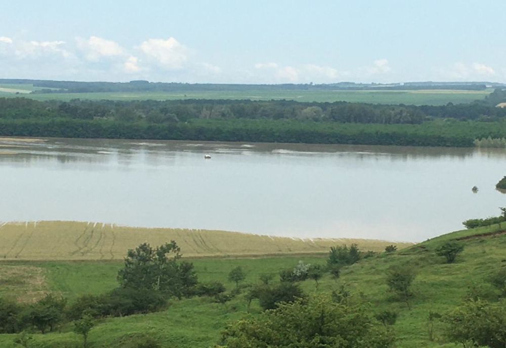 Inundații în Valea Jiului. DN 66 a fost blocat de căderi de pietre și aluviuni