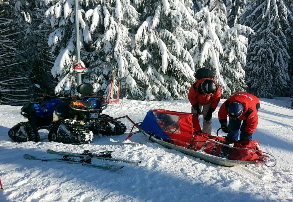 De pe pârtie, la spital: peste 20 de intervenții ale salvamontiștilor, în weekend, la Straja