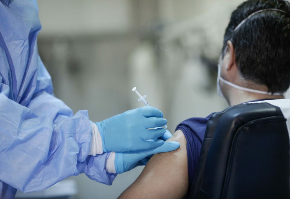 Aproape 600 de cadre didactice din Hunedoara s-au înscris la vaccinare