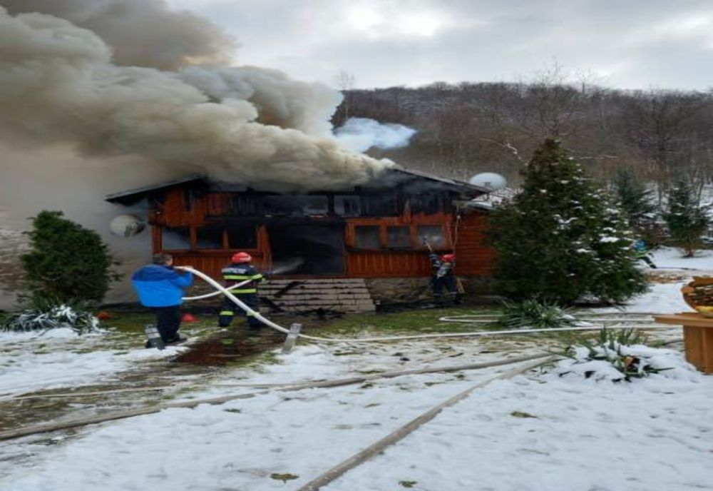 Atenție la coșurile de fum. Apelul pompierilor hunedoreni după un incendiu de proporții