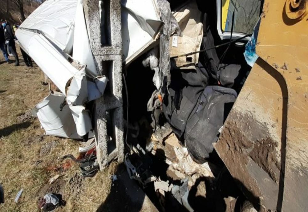 Tragedie în județul Hunedoara: un tânăr și-a pierdut viața într-un accident, altul este grav rănit 