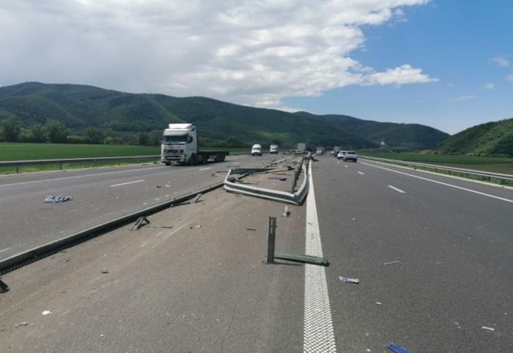 Accident pe autostradă, trafic îngreunat