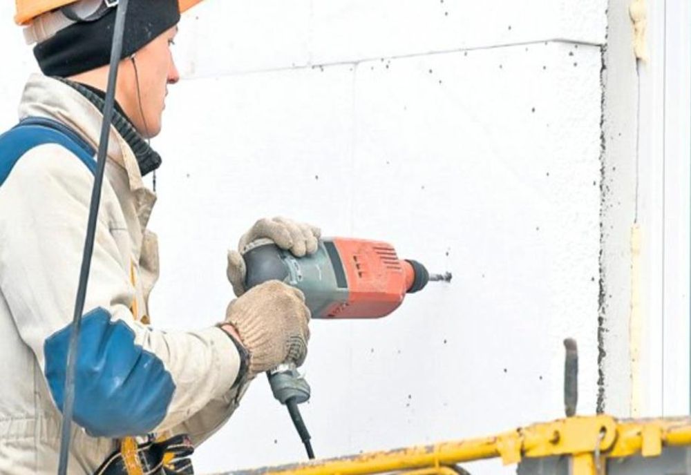 Lucrări de reparații la blocurile de locuințe sociale din Deva