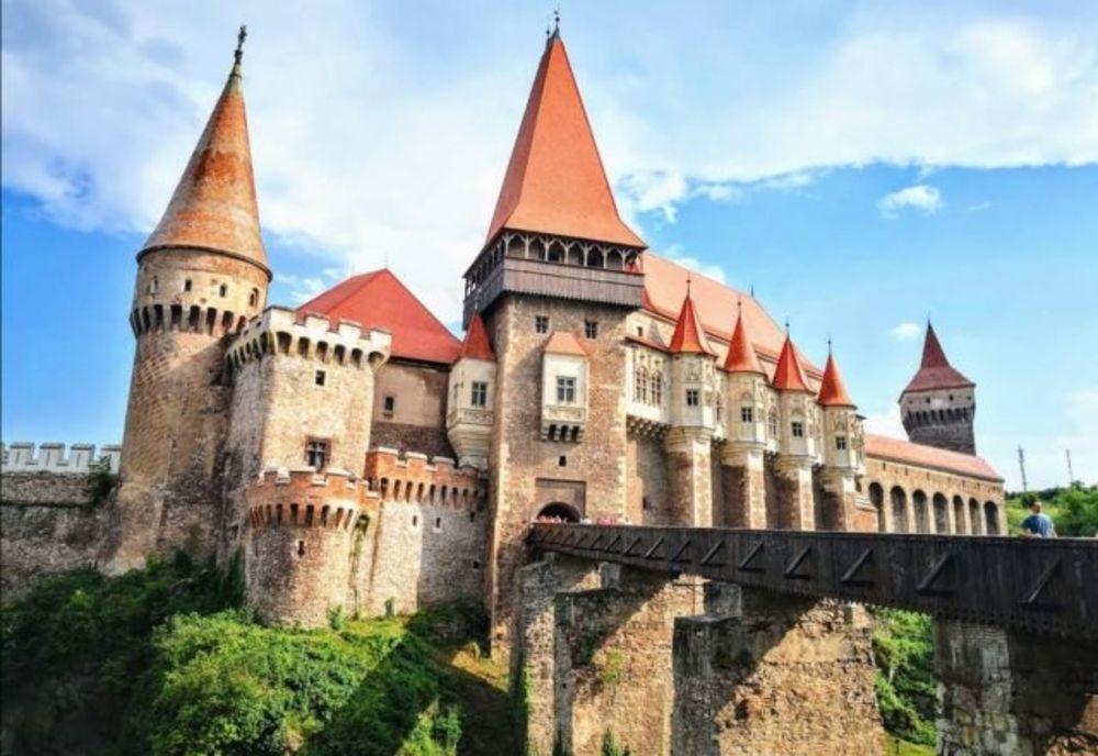  Cinci ambasadori ai unor ţări din Asia, în vizită la Castelul Corvinilor