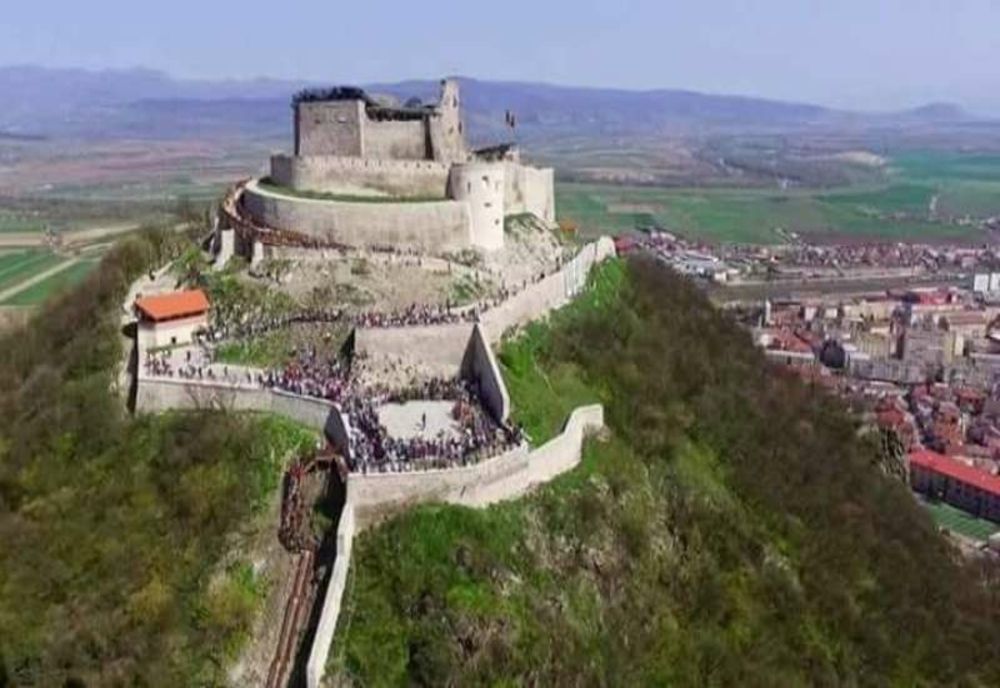 Festival de folclor la Cetatea Devei