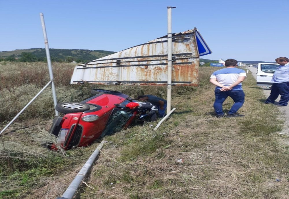 FOTO | Accident în Apahida! O femeie din Hunedoara s-a răsturnat cu maşina