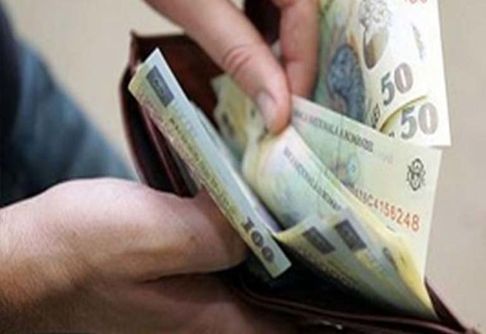 Noi tehnici ale hoților: își ademenesc victimele să le arate un accident