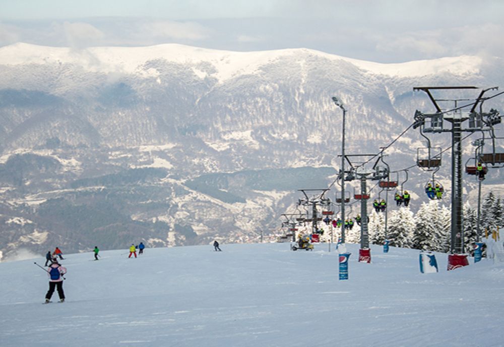 Trei pârtii din Straja sunt deschise pentru schi