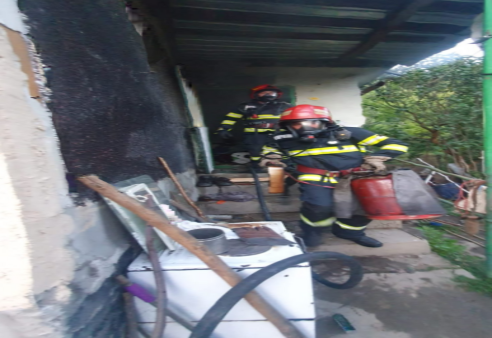 Incendiu într-o locuință din Lupeni. Un om a murit