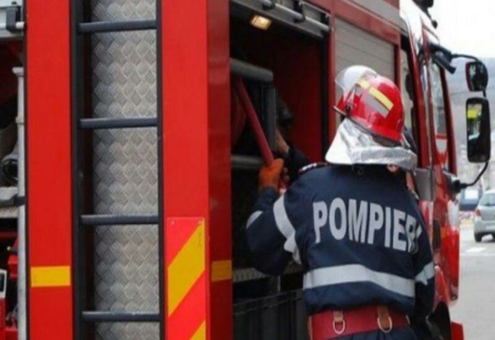 Hunedoara: Incendiu într-un bloc din Deva; 80 de persoane evacuate
