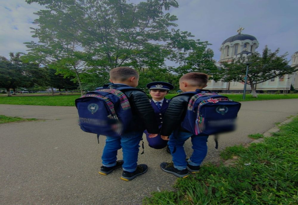 Poliţiștii hunedoreni, alături de elevi, la începutul noului an şcolar 