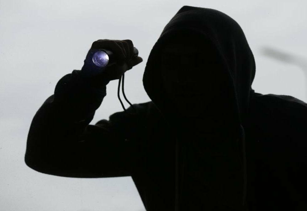 La 24 de ani a ajuns după gratii pentru 200 de lei și câteva pachete de țigări