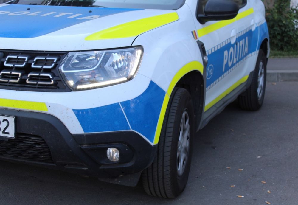 Maşină a Poliţiei Petrila lovită cu pietre, după o intervenţie la hoţii de cărbune