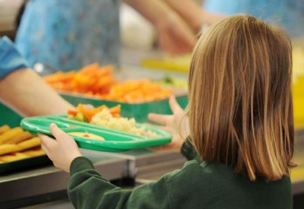 Programul “Masa caldă”, inclus în 11 școli din Hunedoara