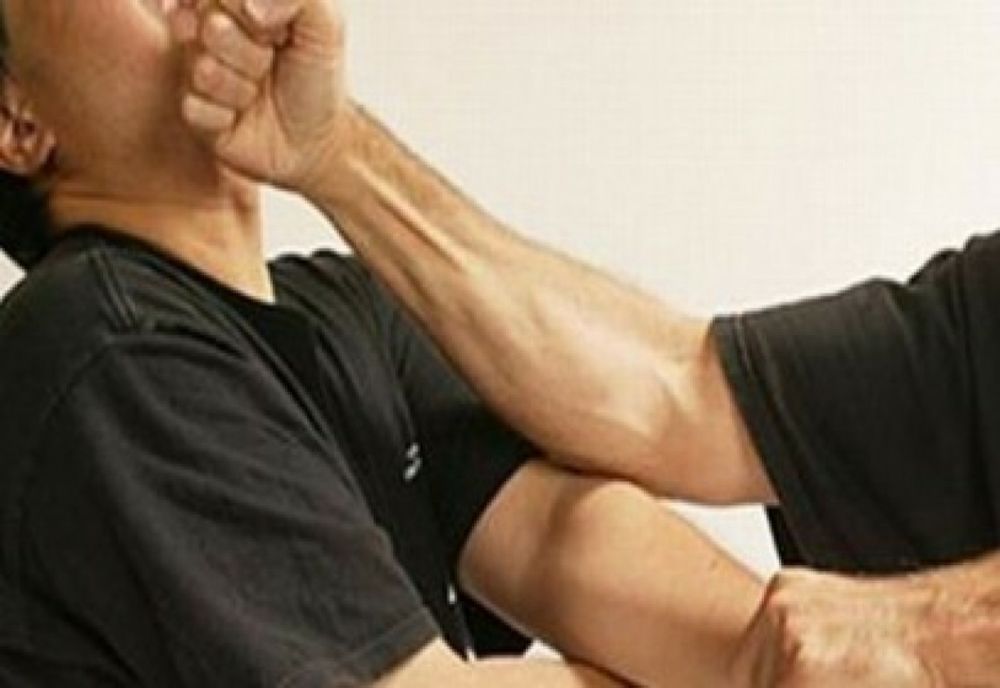 Bătut și sechestrat de un tovarăș de pahar