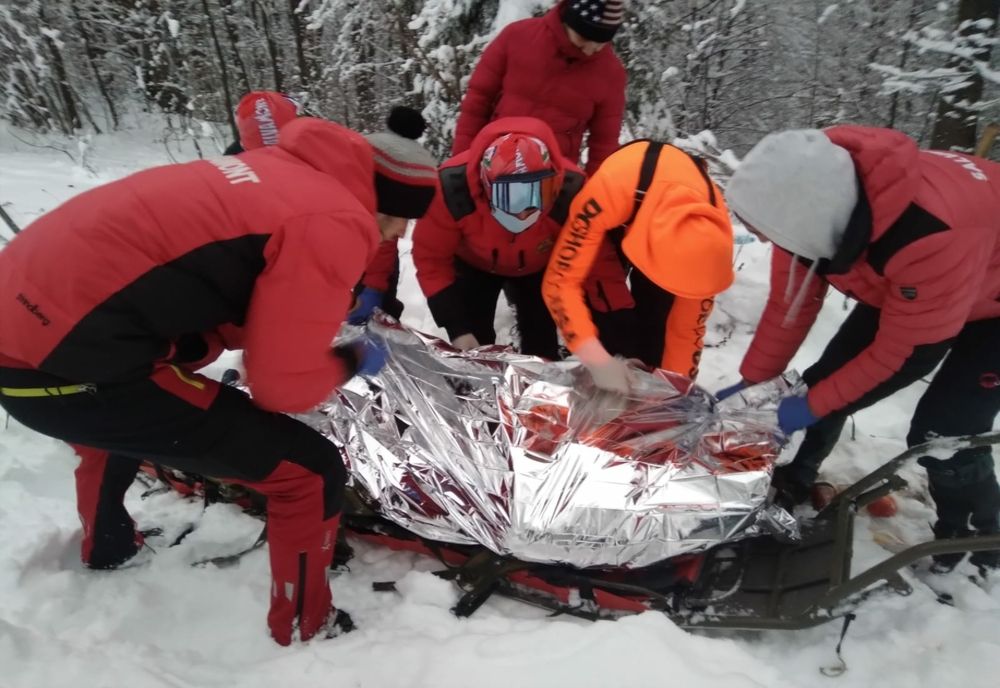 Femeie descoperită decedată, la o zi după dispariție, într-o zonă greu accesibilă, în județul Hunedoara