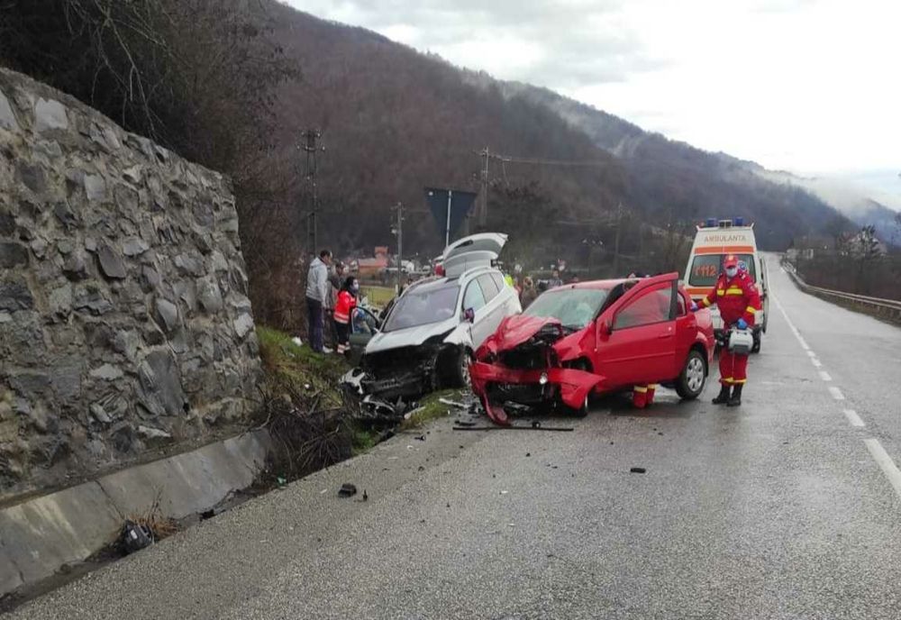 O persoană a murit și alte două au fost rănite într-un accident grav, în Hunedoara! A intervenit descarcerarea