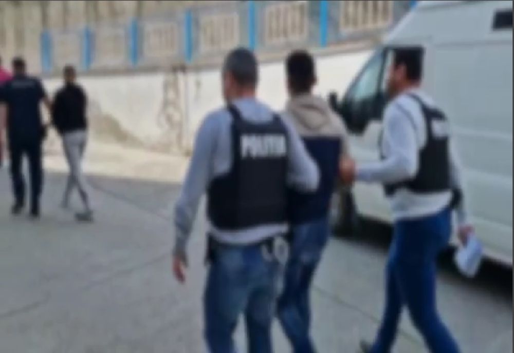 Anchetă pentru infracţiuni de incendiere, violenţe şi ameninţări; 11 persoane se află sub control judiciar