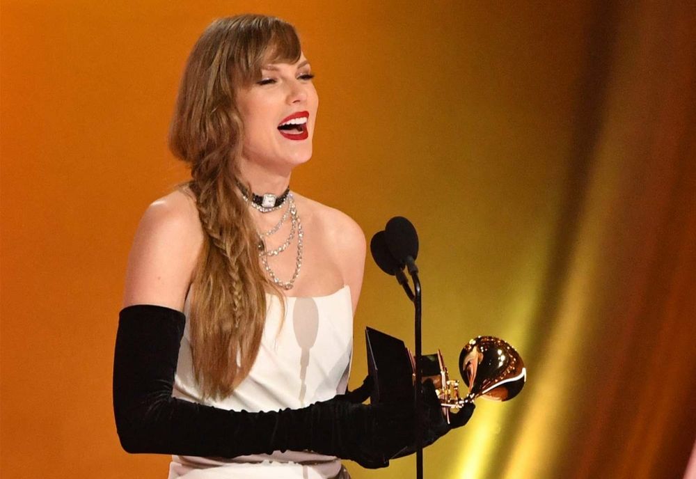 TAYLOR SWIFT A ANUNŢAT CĂ VA VOTA PENTRU KAMALA HARRIS