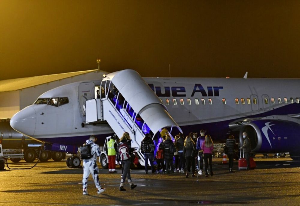 Unul din grupurile de români blocaţi în Aeroportul Internaţional Dubai a revenit în România