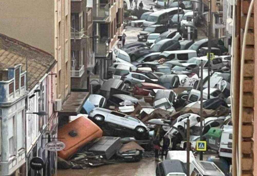 INUNDAŢIILE AU FĂCUT PESTE O SUTĂ DE VICTIME ÎN CENTRUL ŞI ESTUL MEXICULUI