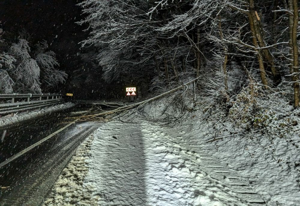 VIDEO NINGE ABUNDENT ÎN CENTRUL ȚĂRII! TRAFICUL ESTE ÎNGREUNAT
