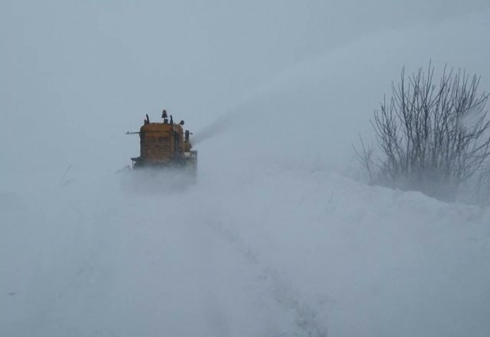 Încă un județ din România suspendă cursurile din cauza ninsorii