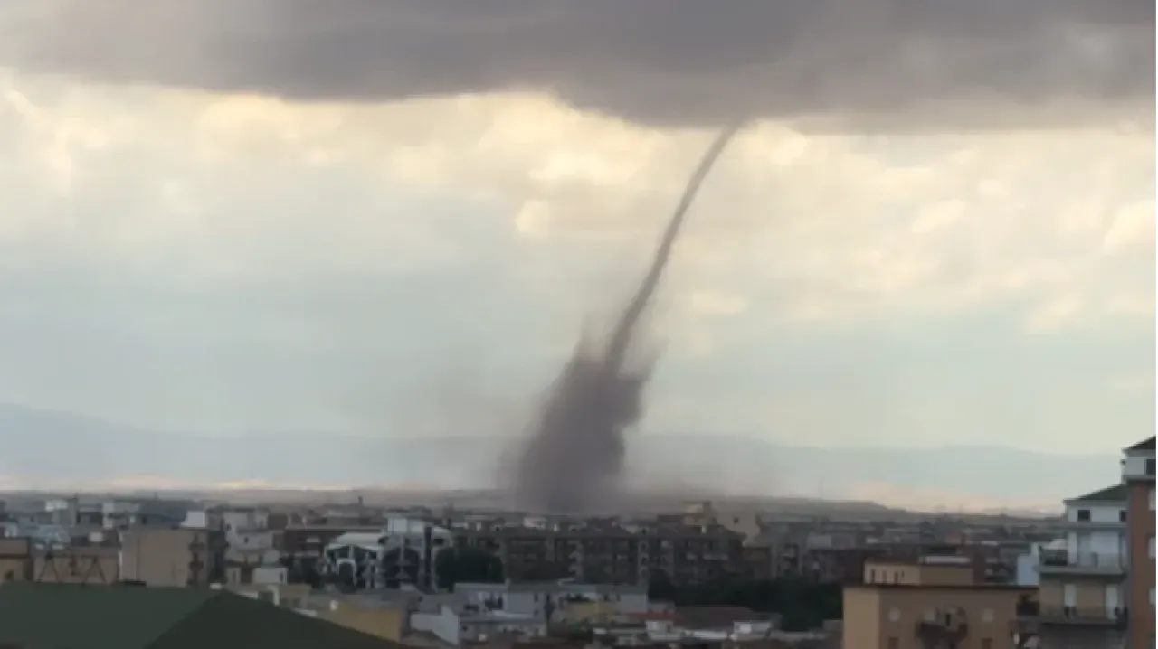 Vremea face ravagii în Italia: o tornadă a speriat locuitorii din sudul țării