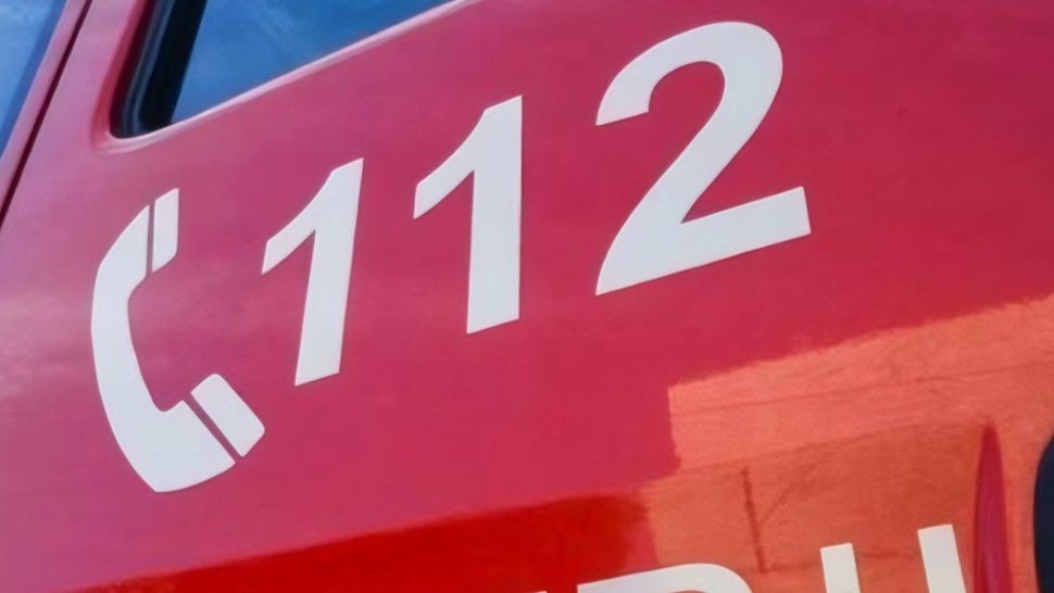 Alertă de mediu la Hunedoara. Incendiu pe platforma fostului combinat siderurgic, cu mari degajări de fum 