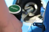 Carburanții ar putea avea un nou preț de la 1 iulie. Blocajul politic complică situația