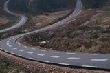 Investiții absurde. Satul din vârf de munte, fără drumuri, dar dotat cu pistă de biciclete FOTO+VIDEO