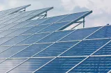 15,6 milioane de euro pentru energie verde în Hunedoara. Finanțări pentru panouri fotovoltaice, baterii și pompe de căldură