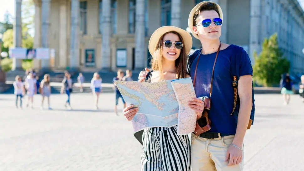 Turiștii pot anula vacanțele fără penalități și își recuperează banii