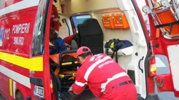 Scene şocante într-o şcoală din Orăştie. O elevă a ajuns la spital cu faţa plină de sânge