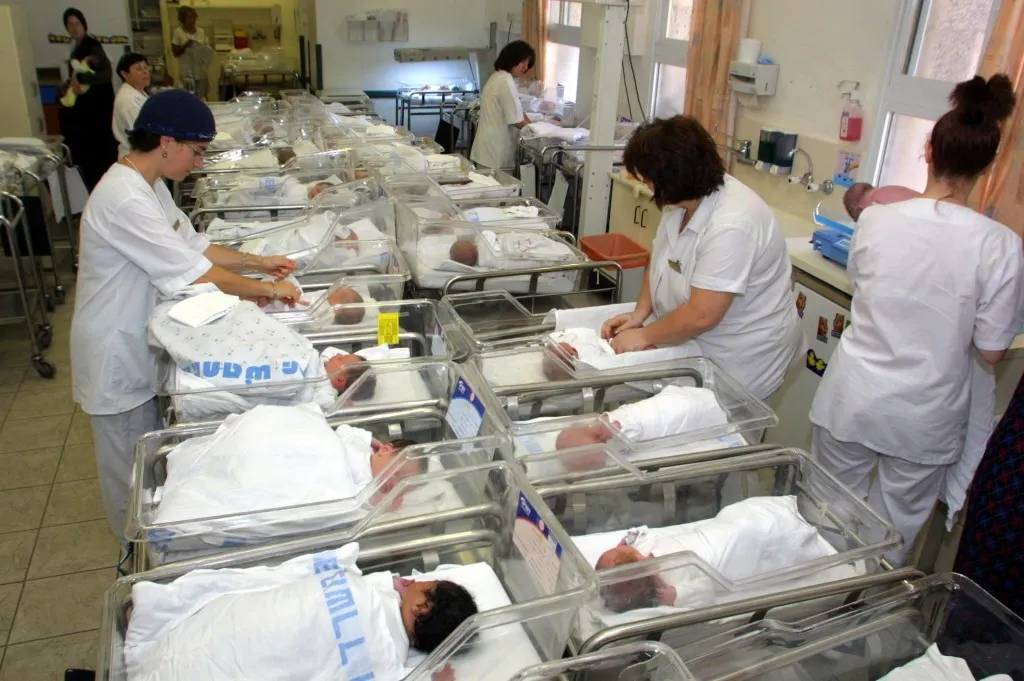Luna în care s-au născut cei mai mulți bebeluși, la Deva