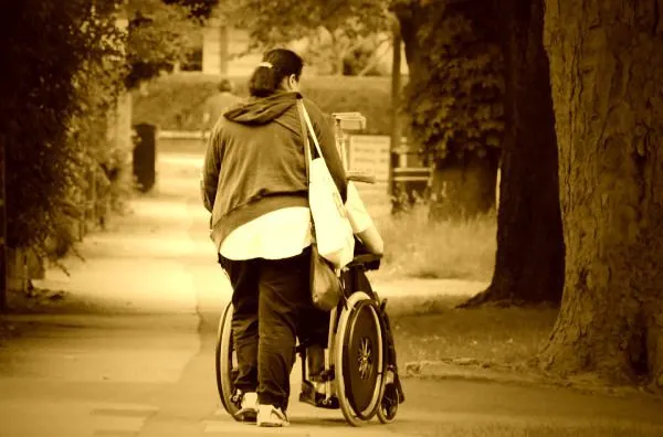 Părinţii copiilor cu dizabilităţi ies în stradă şi la Deva. Buget ZERO alocat