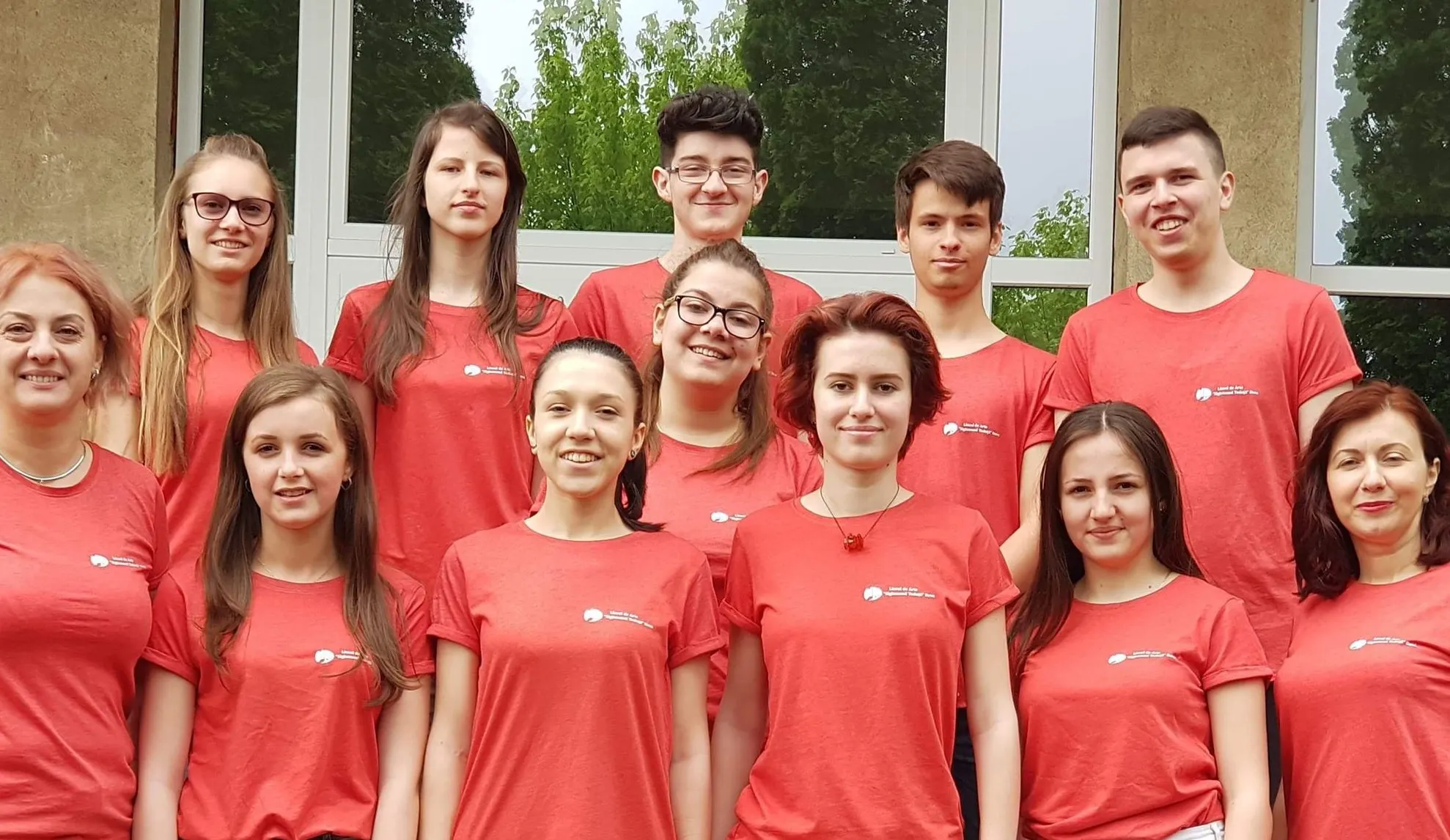 Elevii si profesorii participanti la proiect