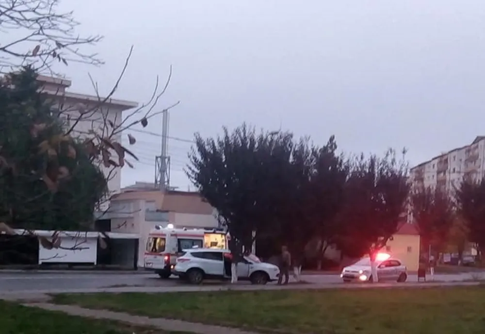 Azi dimineață, la Hunedoara. Femeie lovită de o mașină în timp ce traversa strada regulamentar