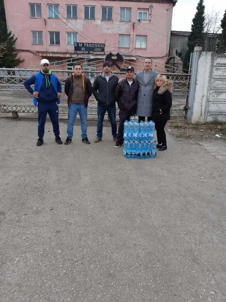 Minerii de la Paroșeni și Uricani au primit apă
