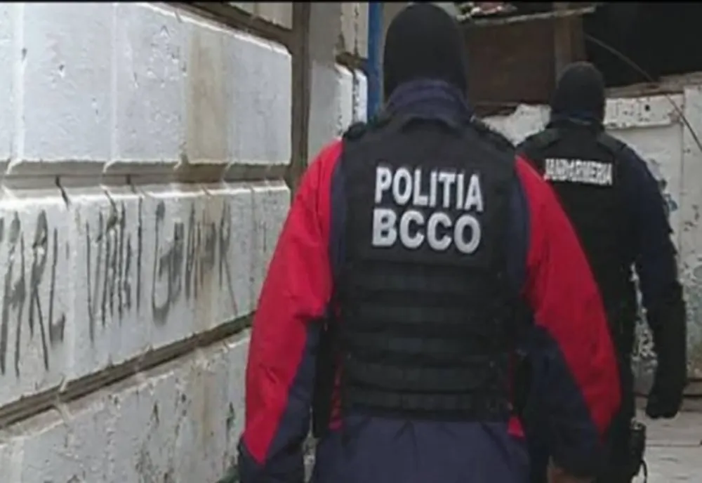 VIDEO UPDATE : Trei persoane reținute în urma perchezițiilor BCCO Alba Iulia la persoane bănuite de proxenetism. 