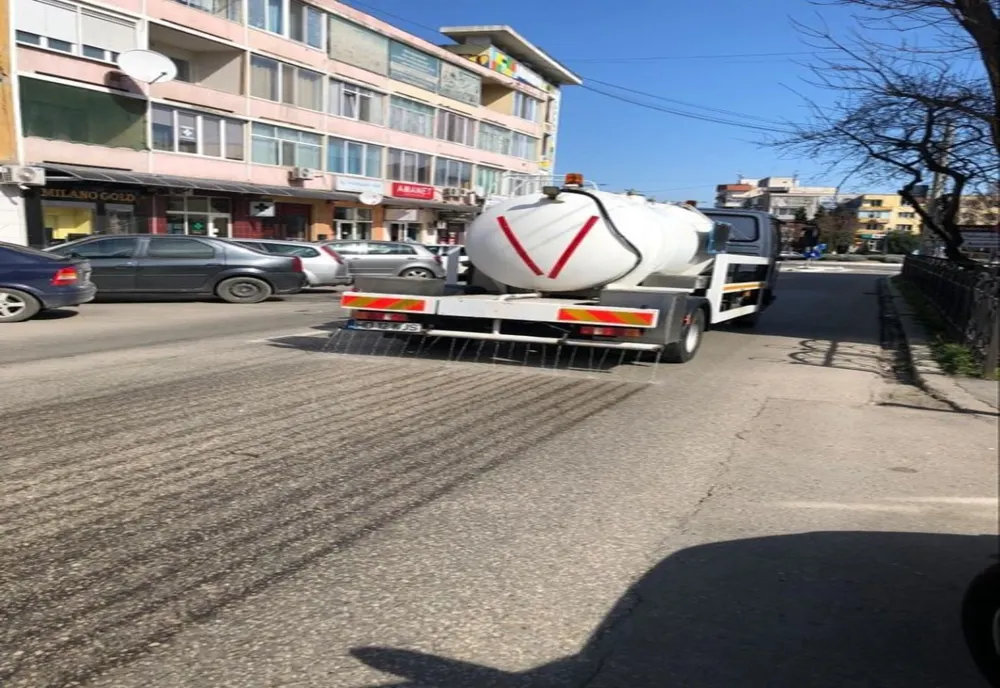 Străzile din Deva vor fi dezinfectate zilnic cu o soluție pe bază de clor