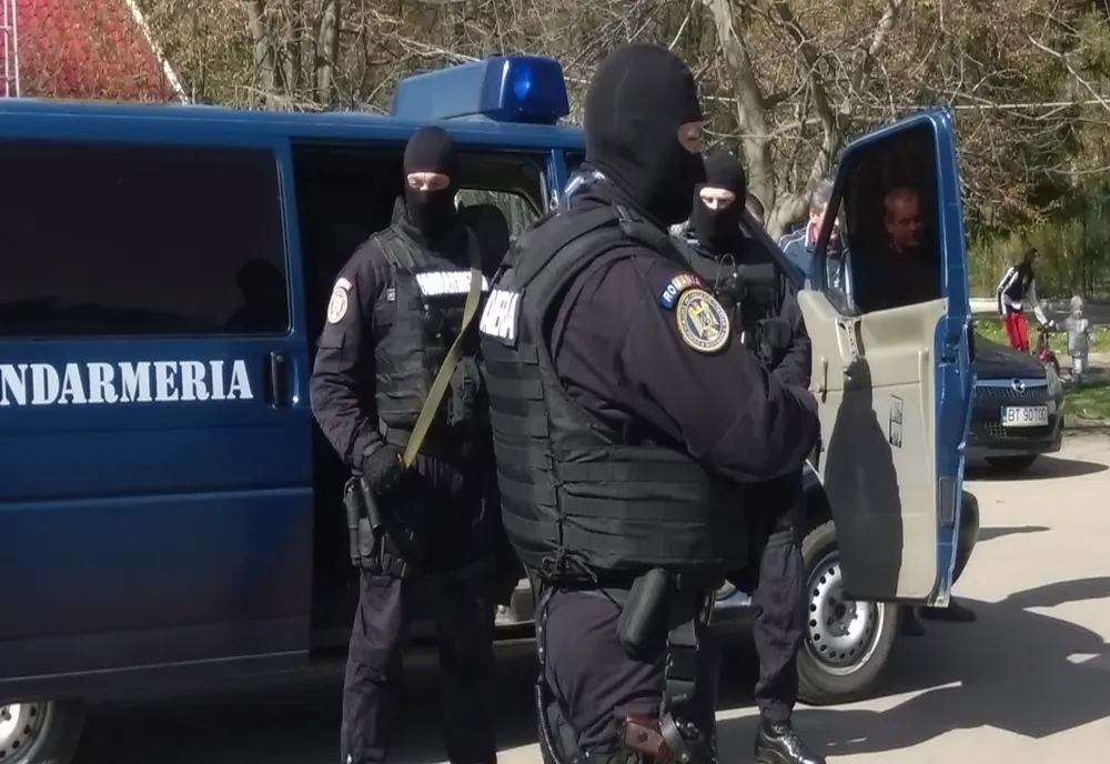 Un bărbat care vindea droguri a fost prins lângă un centru de carantină din Petroșani