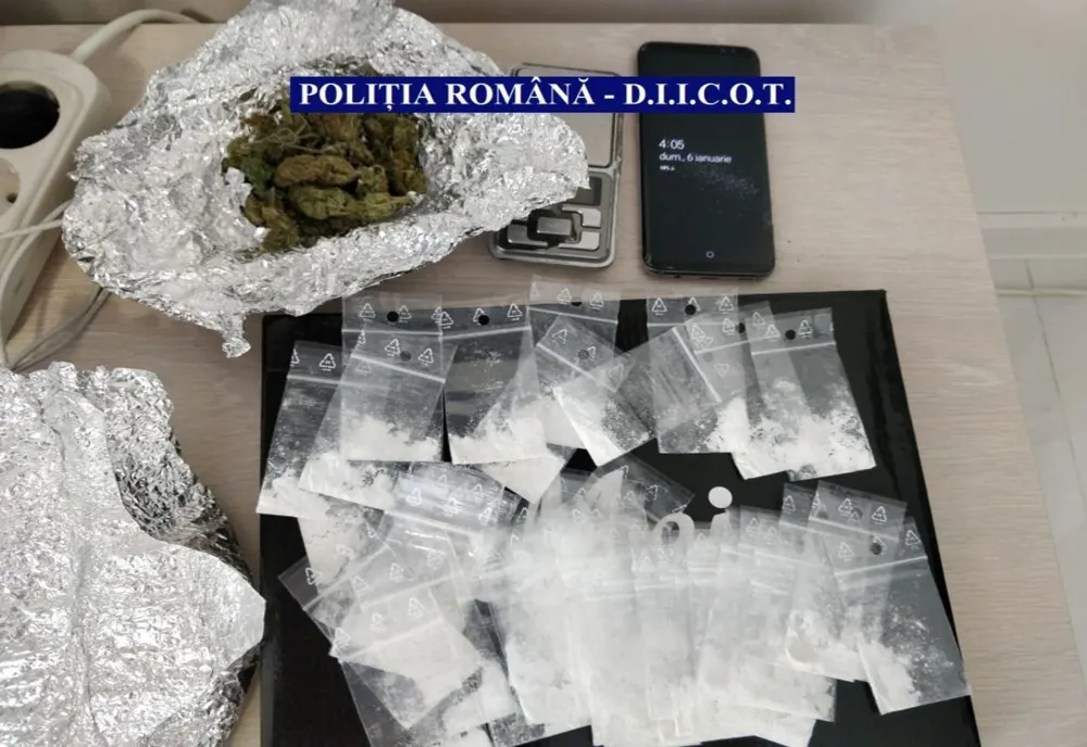 Arestați pentru trafic cu droguri de mare risc