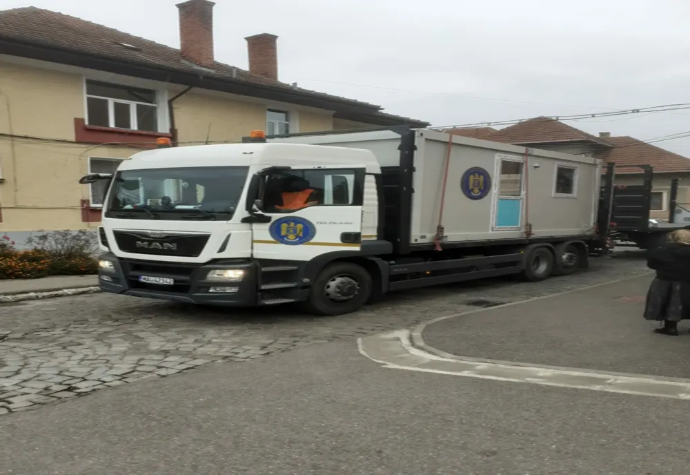 Containere în locul corturilor, pentru zona de triere a pacienților cu coronavirus