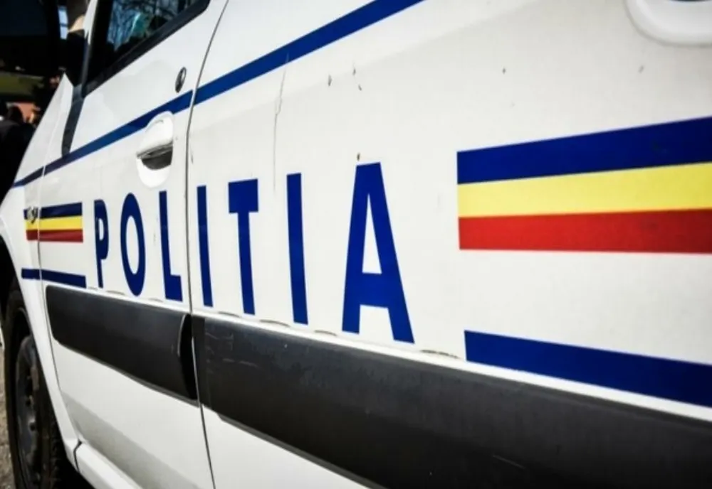 O șoferiță care consumase alcool a lovit mașina poliției pornită în urmărirea ei